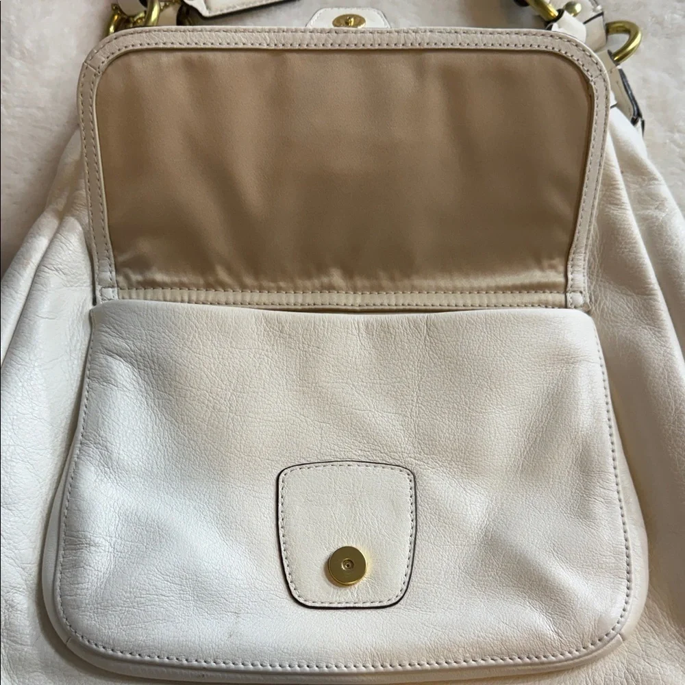 Coach Campbell Triple Entry Pebbled Leather Hobo – Style F24868 in Cream/Ivory